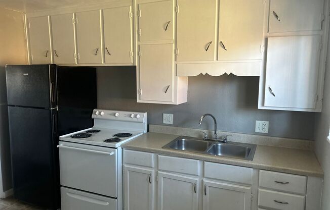 2 beds, 1 bath, 750 sqft, $1,045, Unit B09 1048 11