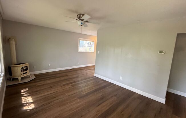 2 bedroom Charming Home Multnomah Village Video Attached.