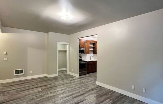 2 beds, 1 bath, $1,795, Unit 5