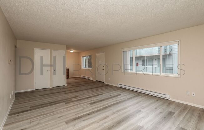 2 beds, 1 bath, $1,150, Unit 1122 3