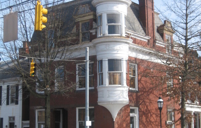 3rd Floor Apartment in Historic Building-York City SD!