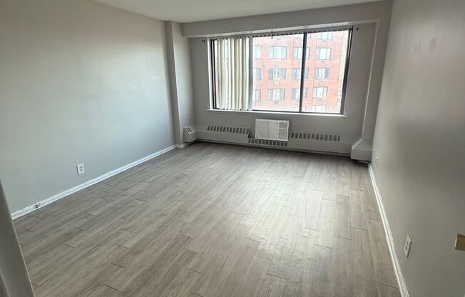 1 bed, 1 bath, 430 sqft, $1,400, Unit 517