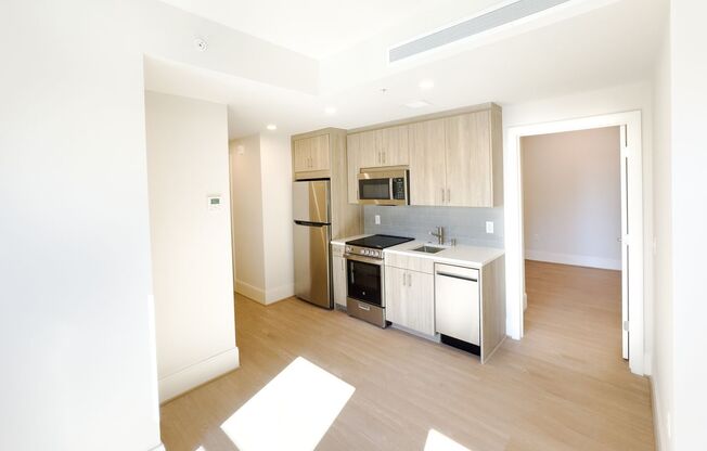 1 bed, 1 bath, $3,400, Unit 430