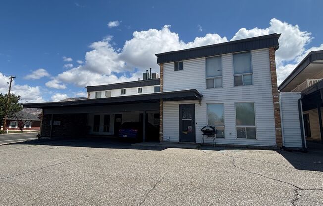 1165 Edgewood (12 Plex Cambridge Apartments)