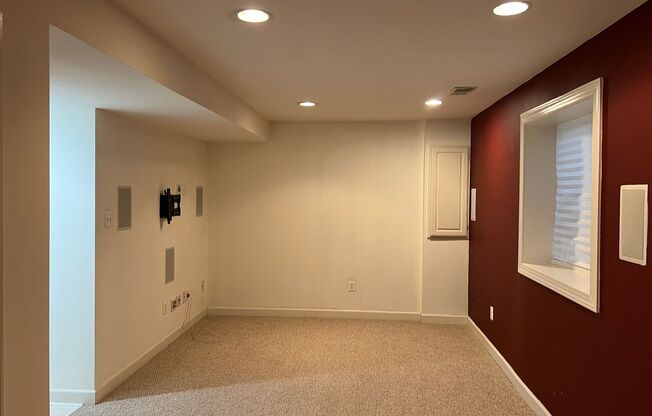 3 beds, 2.5 baths, $3,000