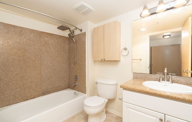 2 beds, 1 bath, 824 sqft, $2,595, Unit #207