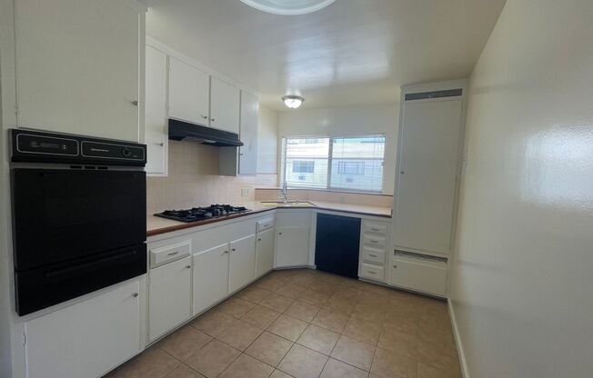Vibrant 1-Bedroom Retreat in the Heart of Glendale’s Americana & Galleria Lifestyle