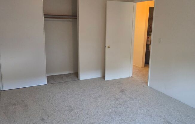 2 beds, 1 bath, 1,000 sqft, $1,400, Unit 37
