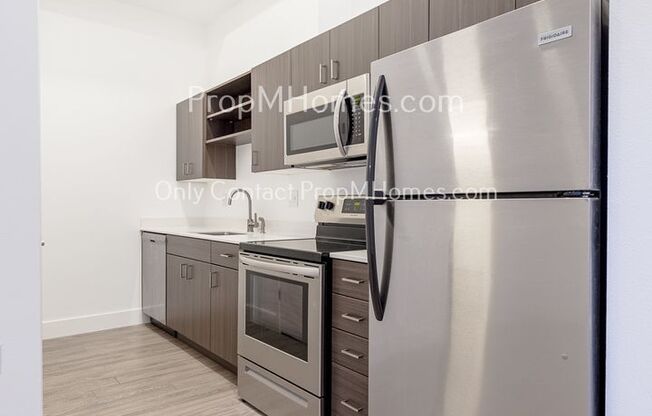 Stay Chill in SE Portland: Remodeled Studio with Ice-Cold AC and Utilities Included!
