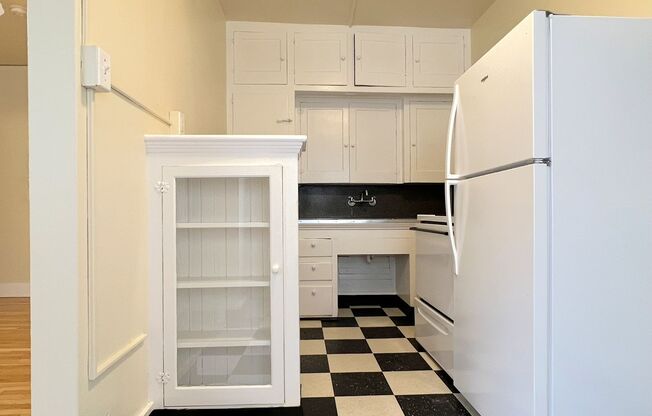Studio, 1 bath, 450 sqft, $1,125, Unit 103