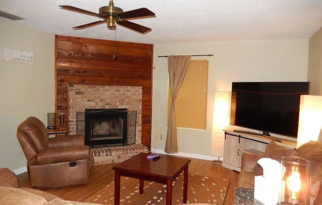 LOVELY 3/2 in Quiet NW Neigh w/ Fireplace, Large Yard, & Plank Vinyl Floors Throughout! $1650/month! Avail June 1st