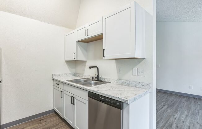 2 beds, 1 bath, 850 sqft, $1,795, Unit 518-1