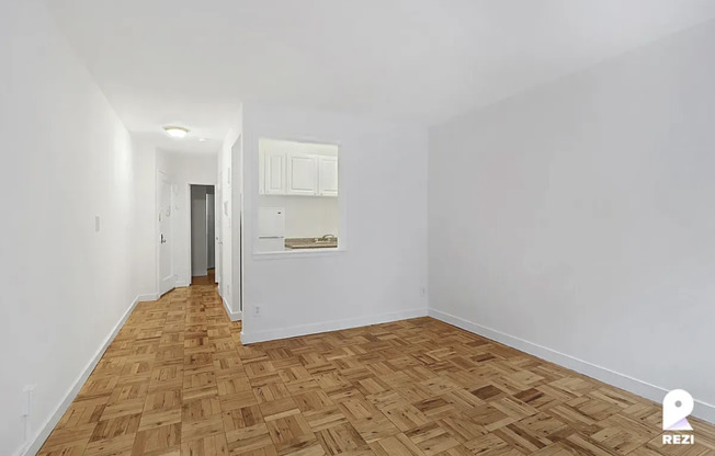 228 E 81 ST
