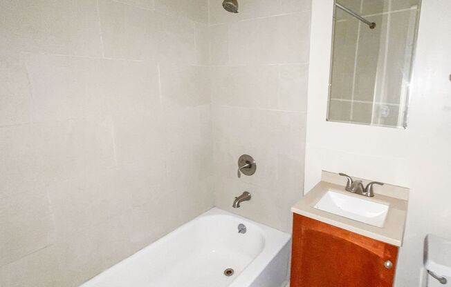 2 beds, 1 bath, 770 sqft, $2,100, Unit 4715-2