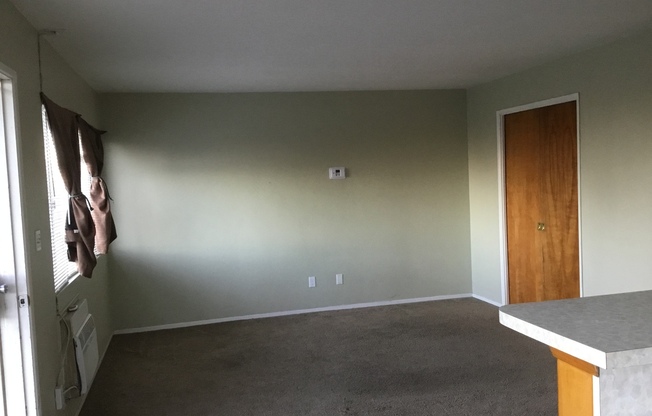 2 beds, 1 bath, $1,200