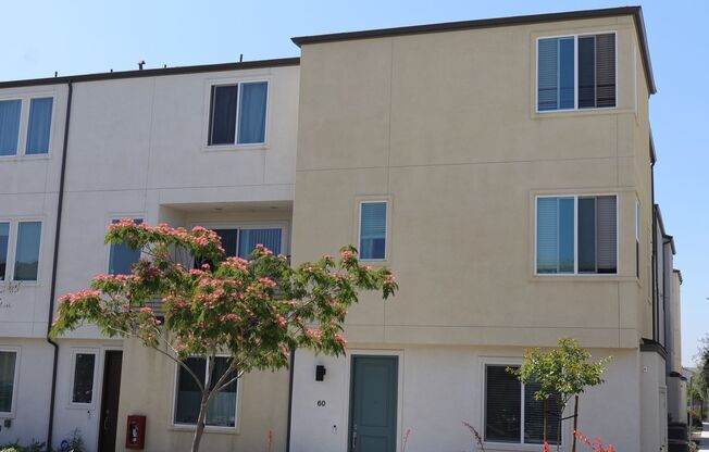 4 bedrooms 3.5 baths townhome in South San Diego