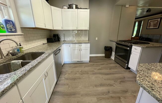 9 Bedroom - PRE-LEASING FOR MID-MAY