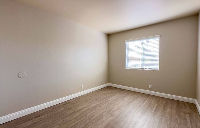 2 beds, 1 bath, $1,975, Unit 4968-08