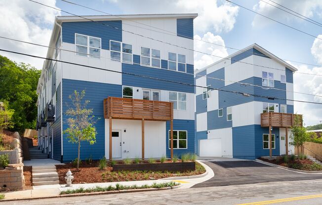 Newly Constructed 4/2.5 Minutes From Grant Park!