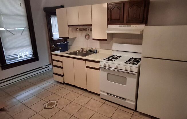 1 bed, 1 bath, $950, Unit Unit 2