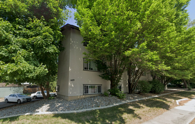 1015 South Walnut Place Apartments!