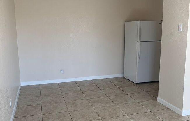1 bed, 1 bath, 620 sqft, $1,300, Unit 3240 N