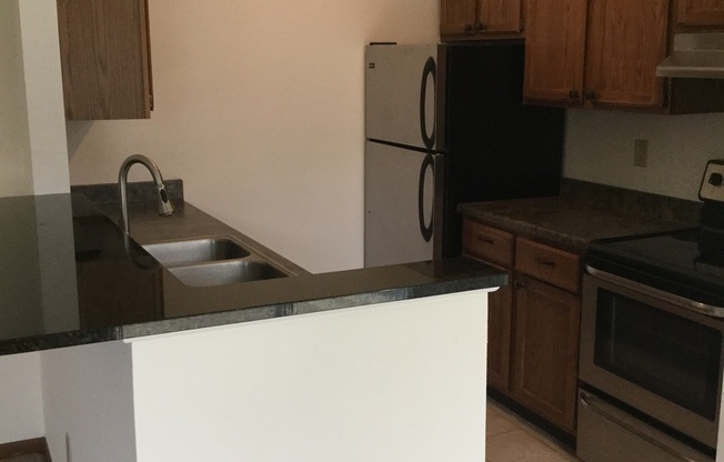 2 beds, 2 baths, 950 sqft, $1,795, Unit 7609RD