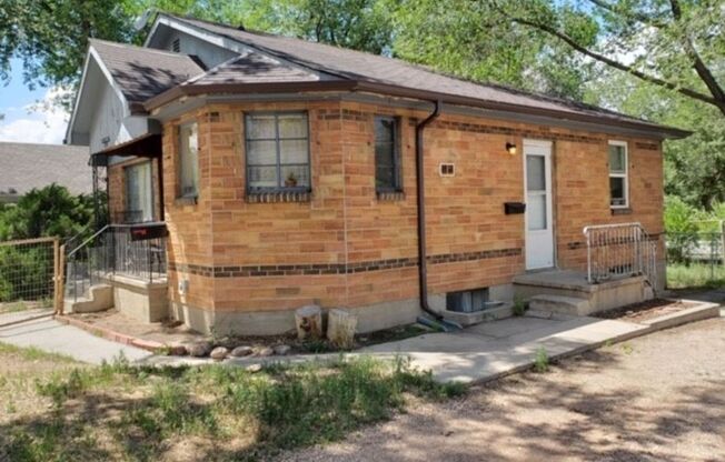 2 bed1/ bath Duplex Close to Downtown!