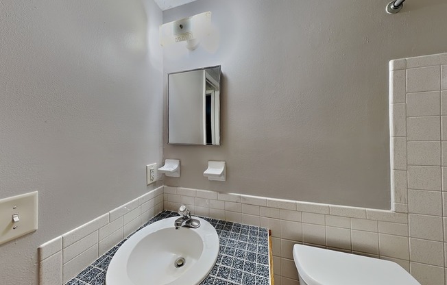 9610 N 12 ST