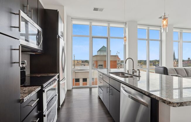 2 beds, 2 baths, 1,076 sqft, $2,450, Unit 802 (Penthouse)