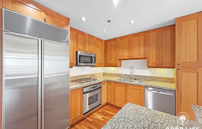 Sophisticated 1BD/2BA Condo in Marina District with City & Bay Views, Office & Resort-Style Amenities