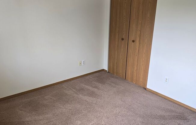 2 beds, 1 bath, 1,010 sqft, $1,279, Unit PL   2205