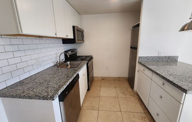 1 bed, 1 bath, 600 sqft, $1,295, Unit 33