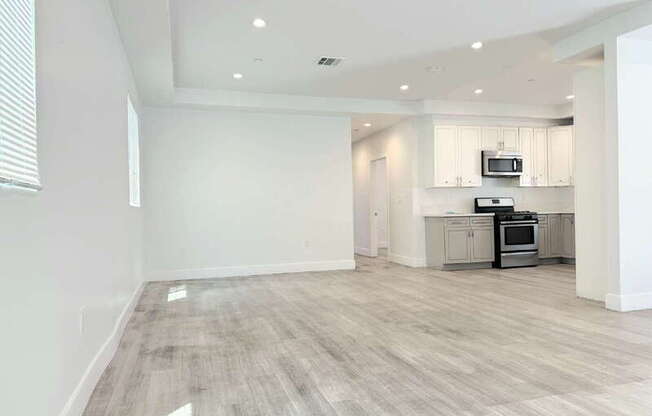 829 E 74 ST