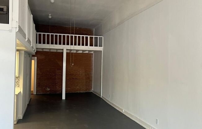 Studio, 1 bath, 1,100 sqft, $1,595, Unit 2011