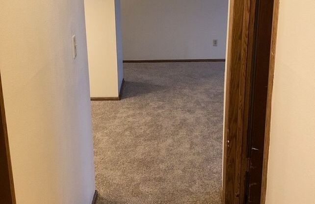 1 bed, 1 bath, 700 sqft, $899, Unit Custer-307