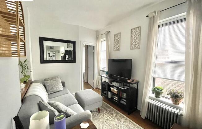 338 E 65 ST