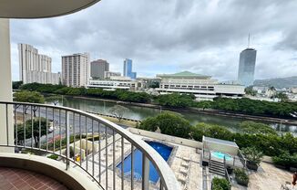 2 bed, 2 bath, 1 parking condo in the heart of Waikiki!!