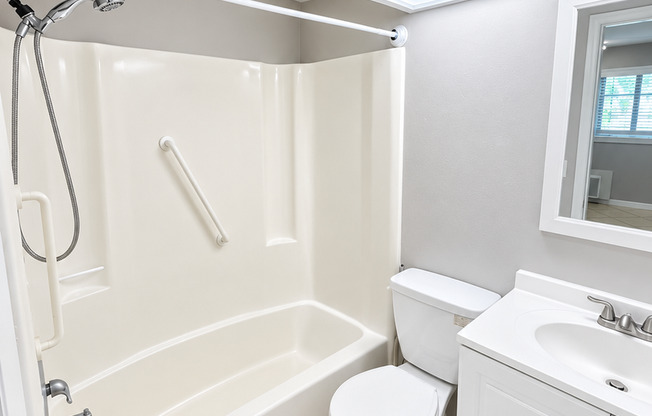 1 bed, 1 bath, $1,250, Unit Apt 2