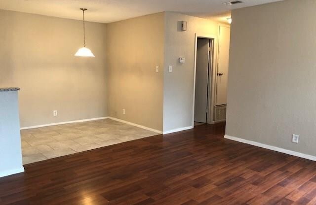 3 beds, 2 baths, 990 sqft, $1,495, Unit 2108 Donahue #A