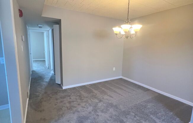 2 beds, 1 bath, 1,047 sqft, $1,238