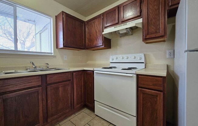 2 beds, 1 bath, $750, Unit 1309 Quail Circle - Unit A