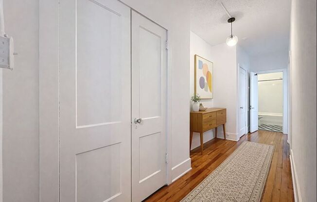 Renovated 2 Bedroom 1 Free Parking Space Located Steps from Lake Eola, Downtown Orlando