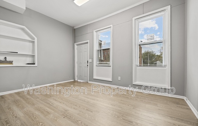 206 E 25 ST