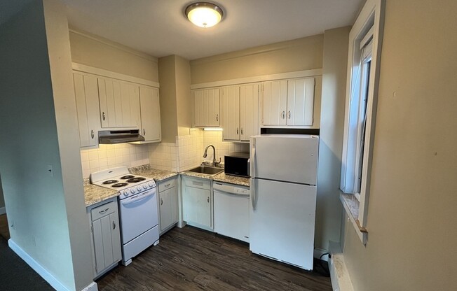 1 bed, 1 bath, 722 sqft, $1,200, Unit 520