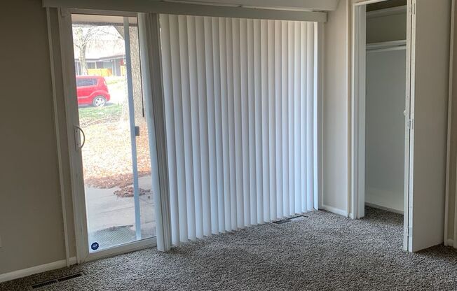 2 beds, 1 bath, 764 sqft, $875, Unit 15B