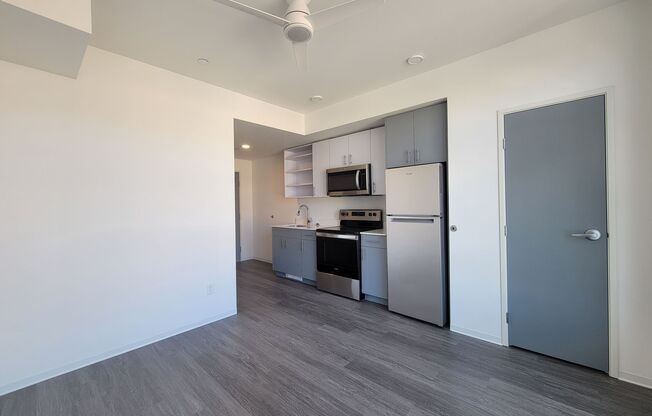 Studio, 1 bath, 252 sqft, $1,440, Unit 726