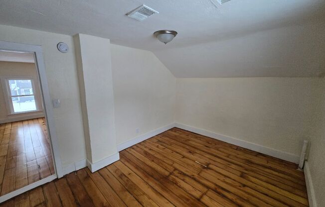 3 beds, 1 bath, $1,200