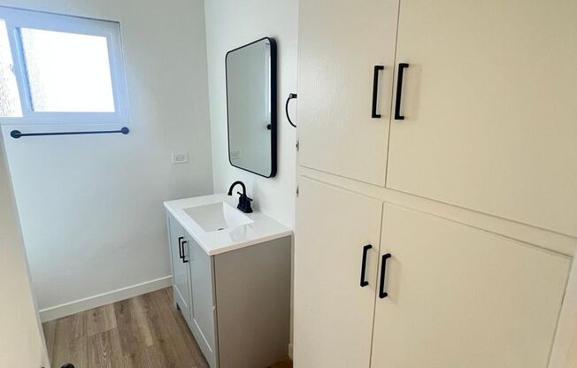 1 bed, 1 bath, $2,195, Unit 08