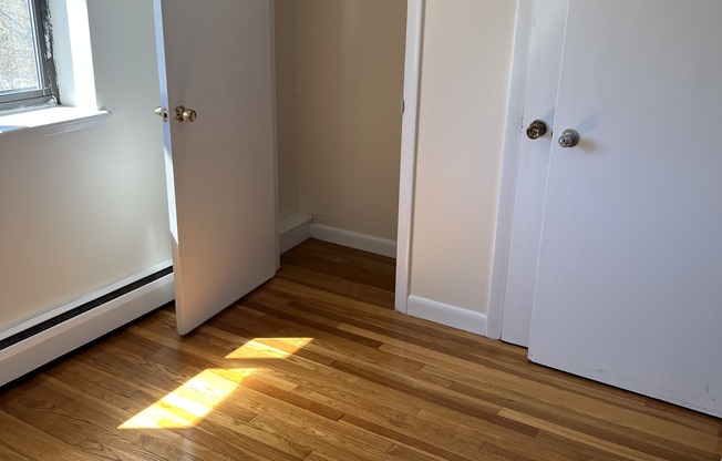 122 DUSTIN ST